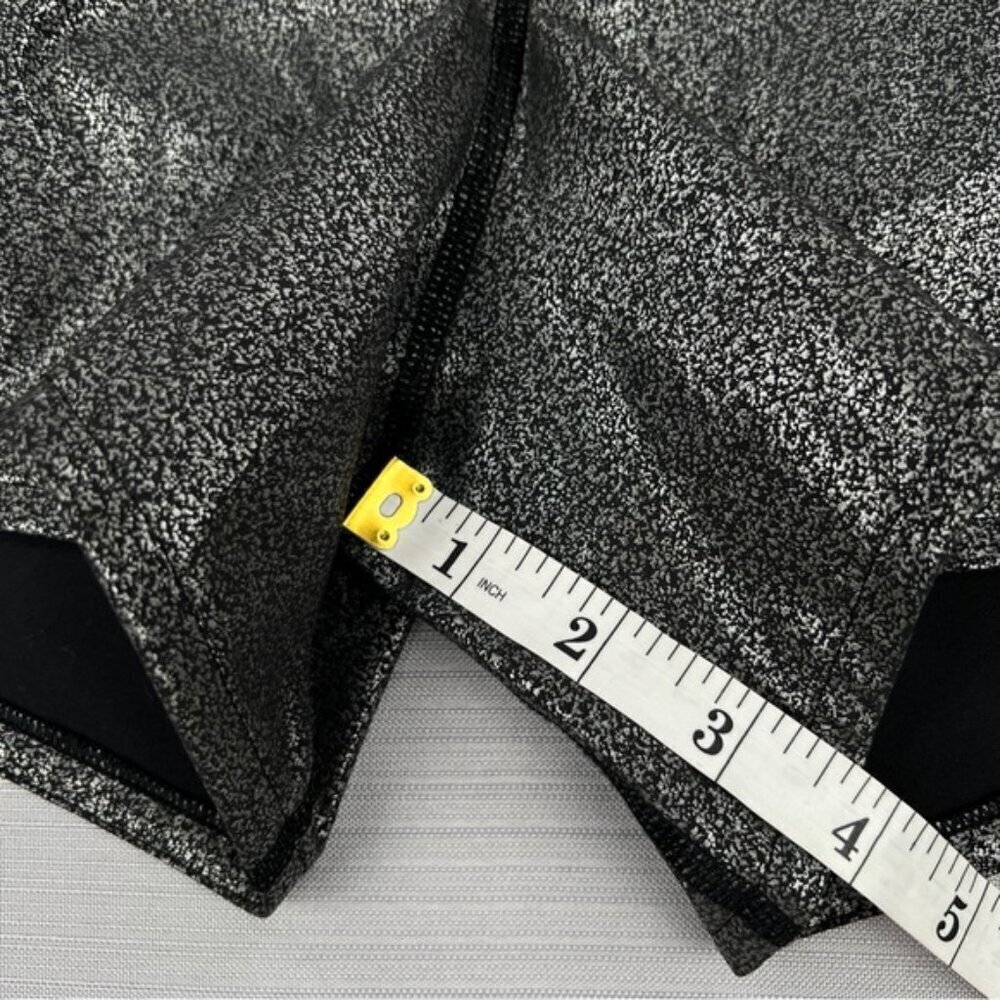 RARE Print! Lululemon Speed Up Short *4" Foil Sz. 4 Wide Leg Lined - Like New! - Picture 7 of 13